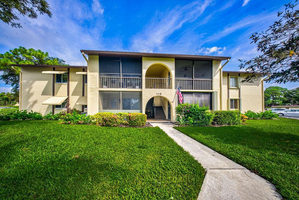 118 Lake Pine Circle # 2, FL 33463 photo 2
