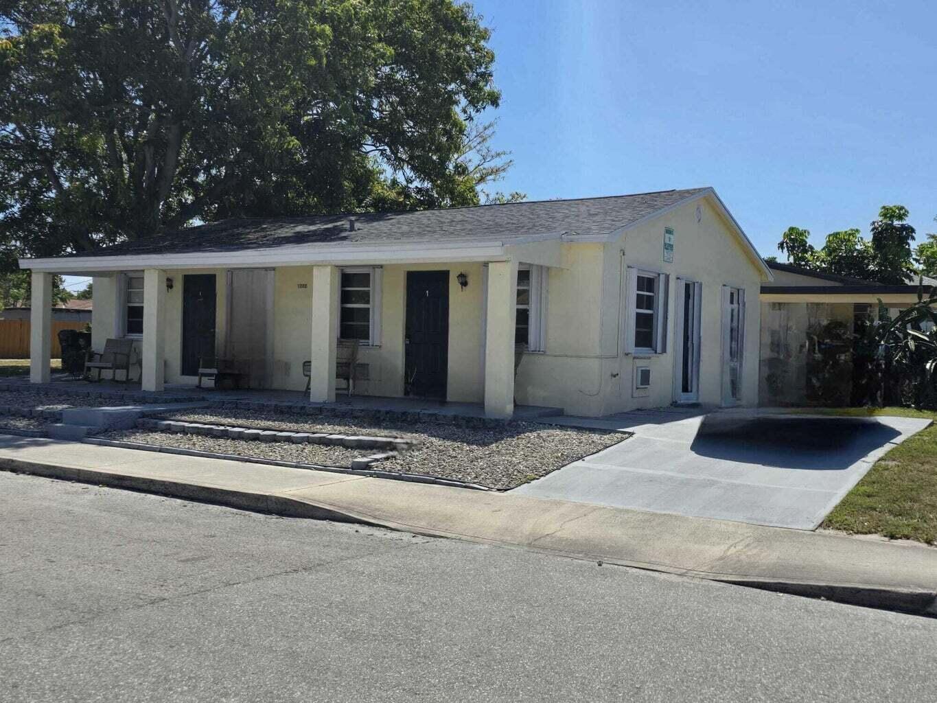 1202 S M Street, FL 33460 photo 2