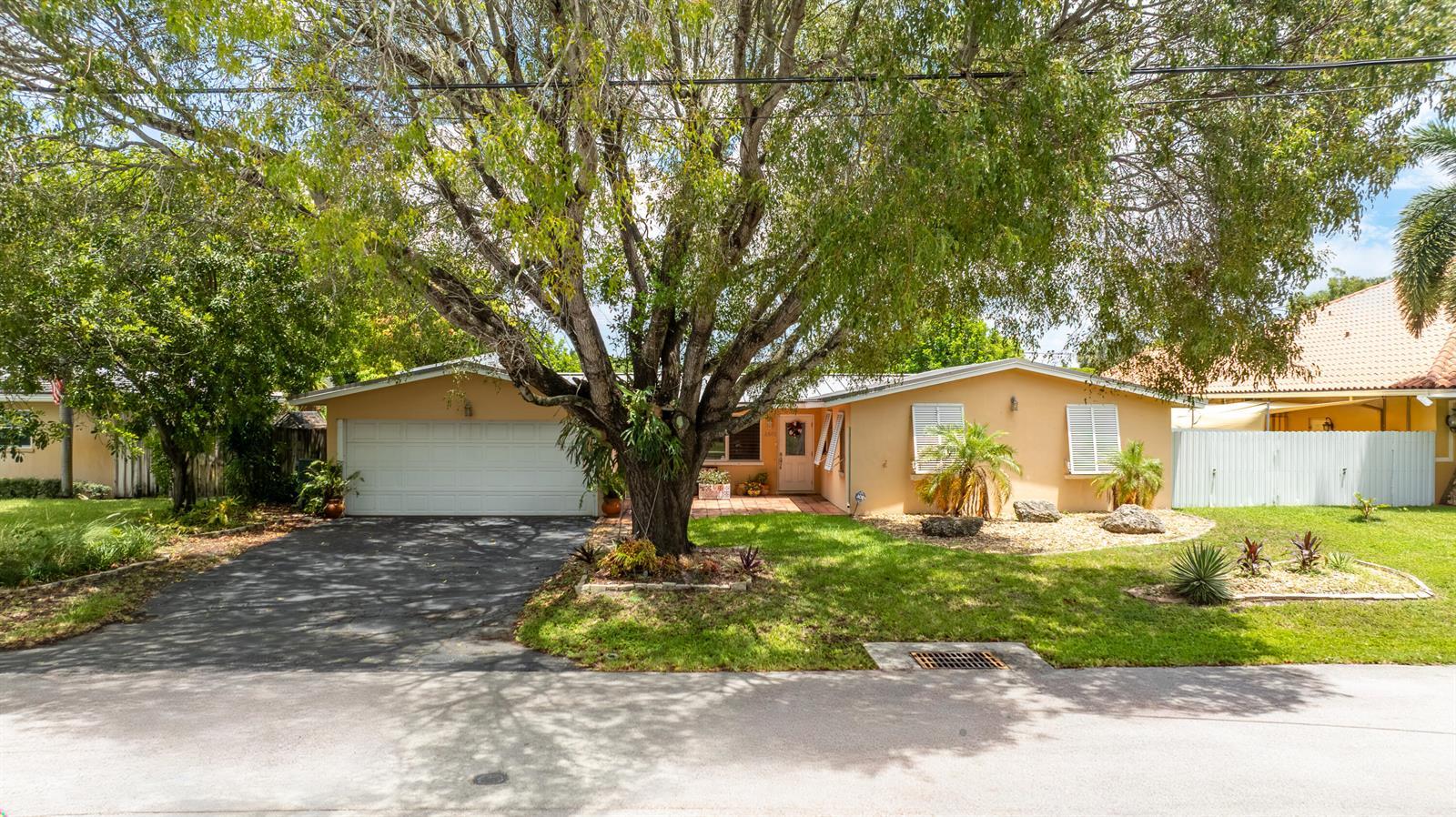 1601 NE 48TH Court, Oakland Park FL 33334