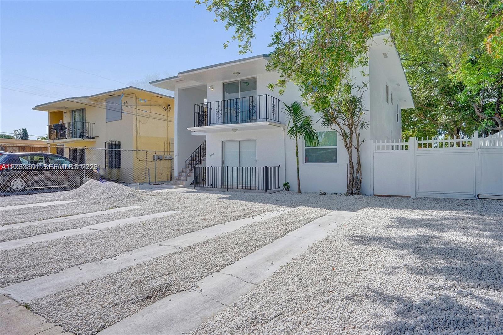 3290 NW 4th St # 3290, Miami FL 33125 photo 2