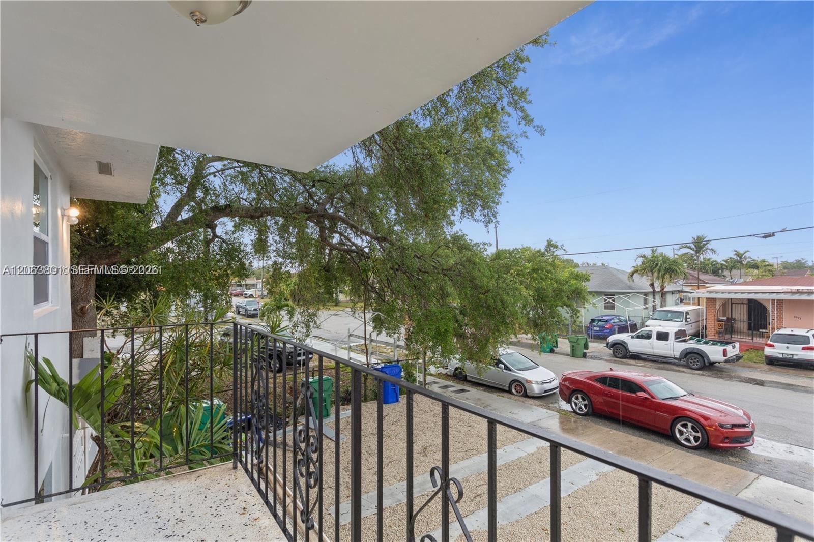 3290 NW 4th St # 3290, Miami FL 33125 photo 3