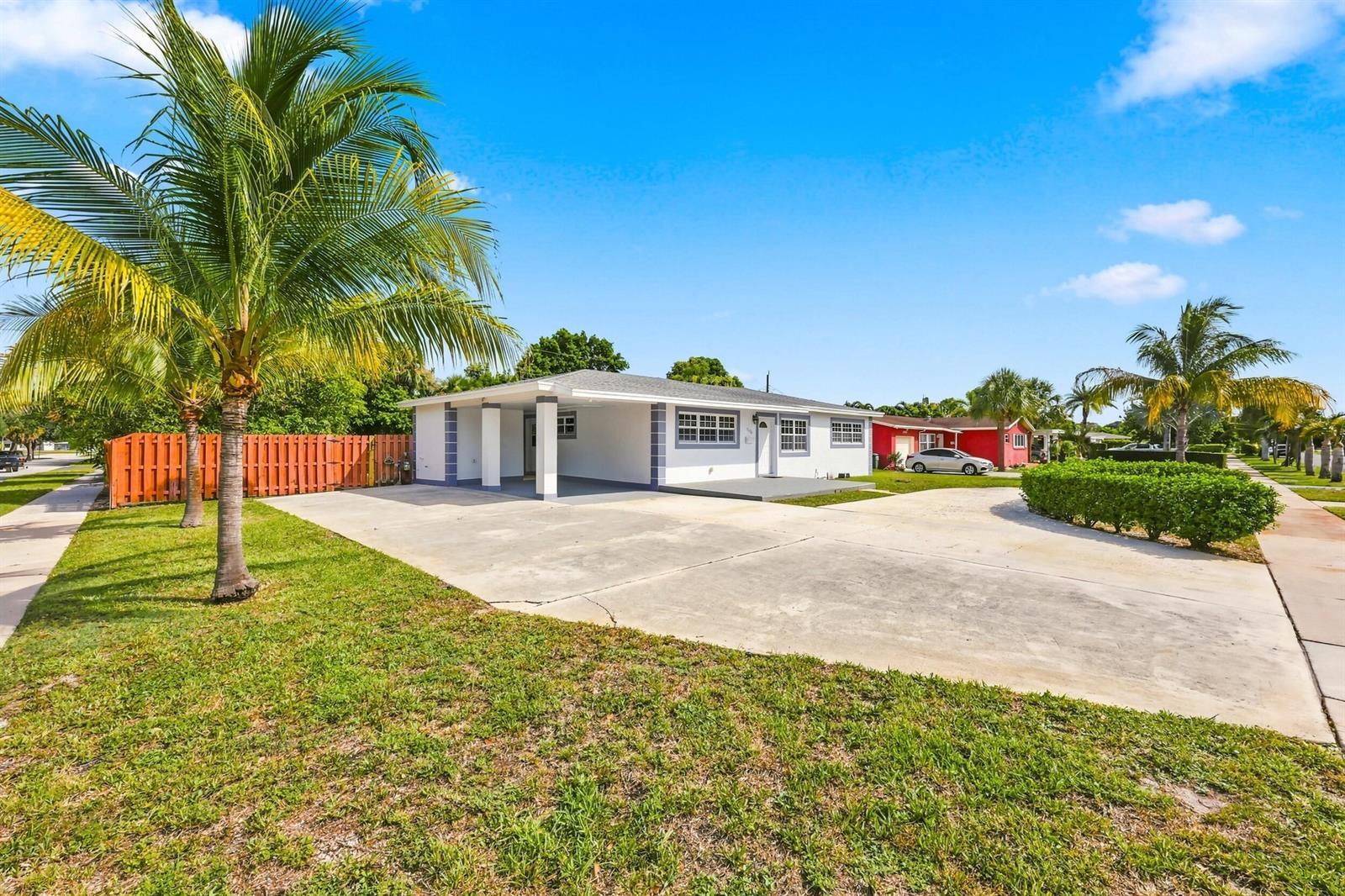 1100 7TH Street, Lake Park FL 33403