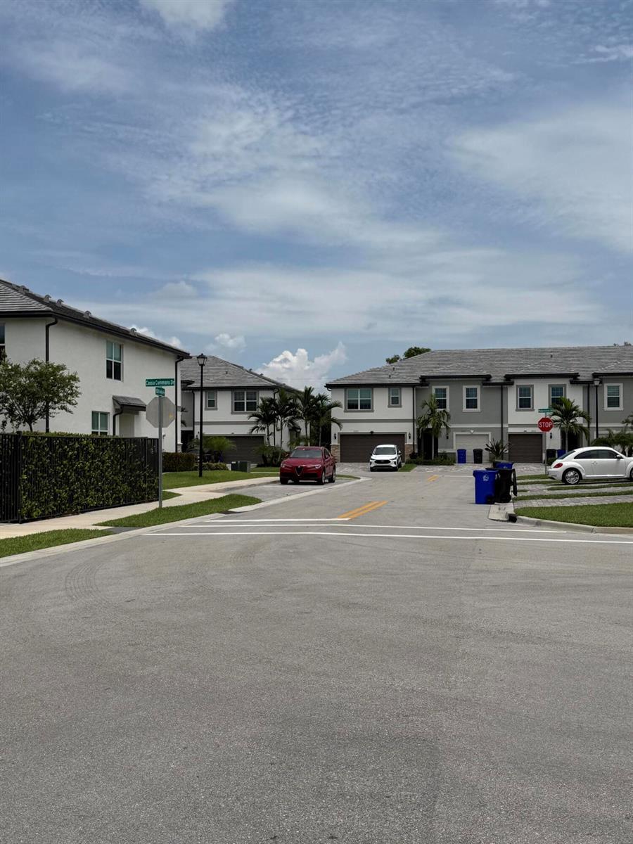 2933 OLIVIA Avenue, Lauderdale Lakes FL 33311 photo 3