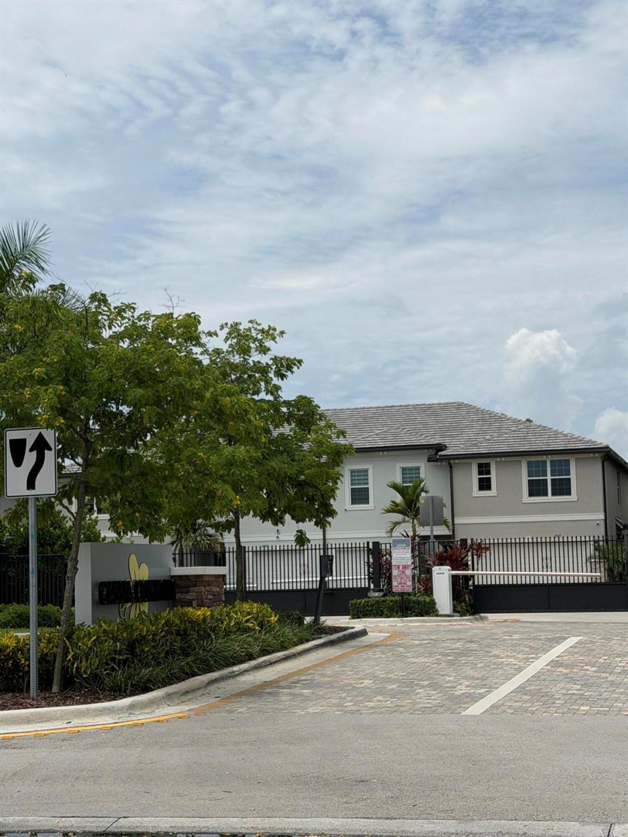 2933 OLIVIA Avenue, Lauderdale Lakes FL 33311 photo 4