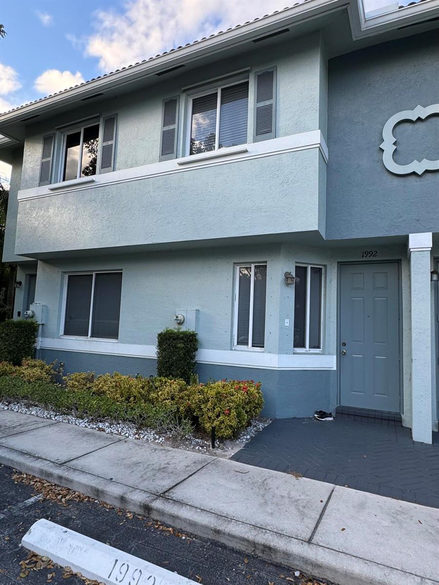 1992 ALAMANDA Way, Riviera Beach FL 33404 photo 3