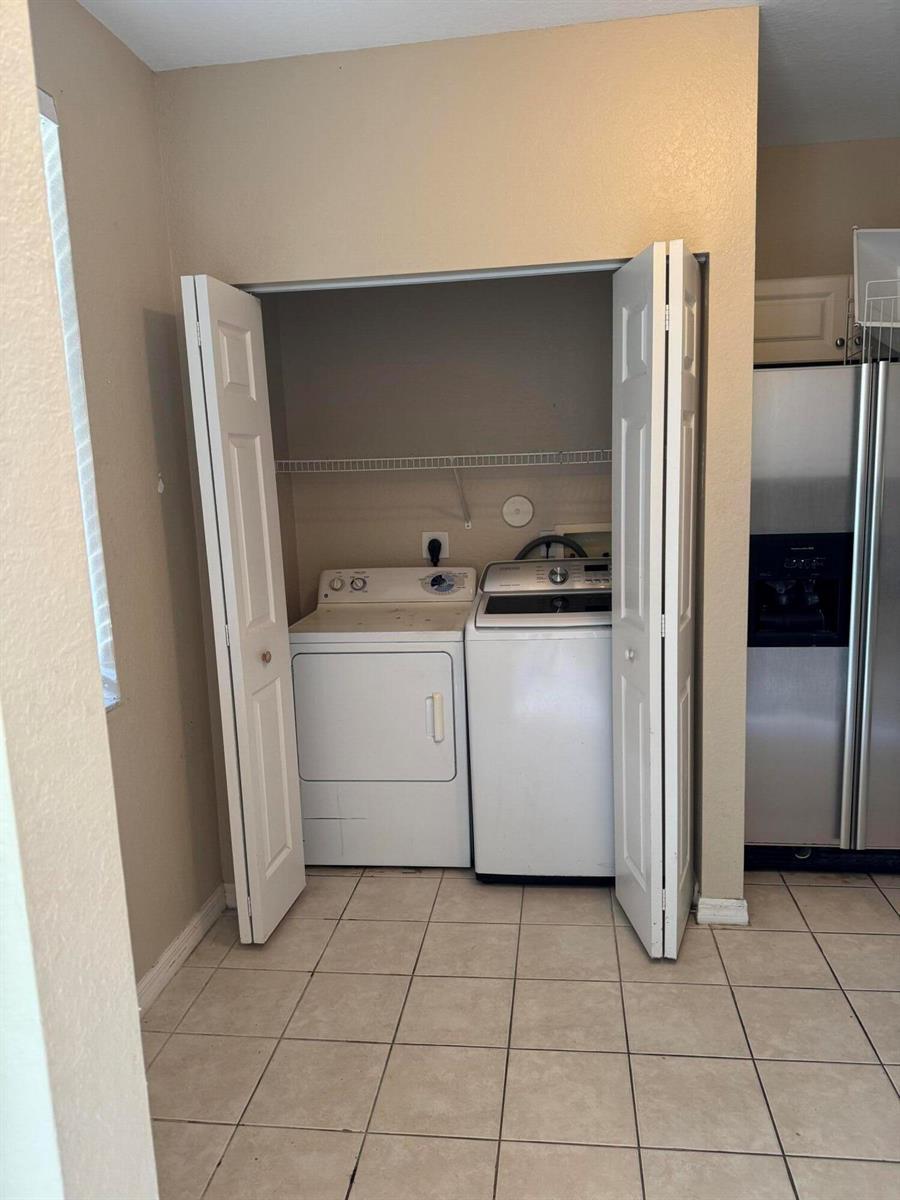 1992 ALAMANDA Way, Riviera Beach FL 33404 photo 4