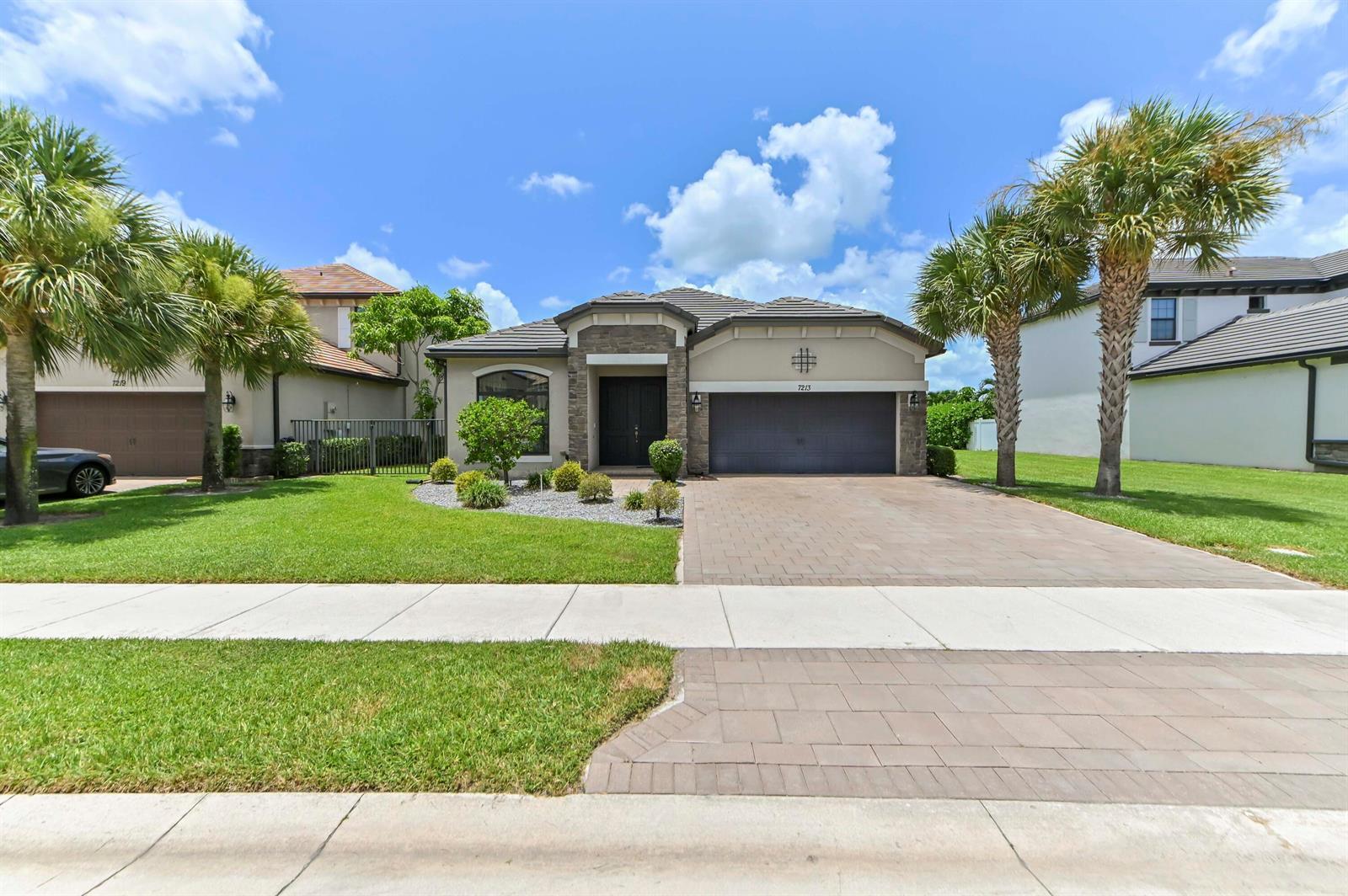 7213 SANDGRACE Lane, Lake Worth FL 33463 photo 2