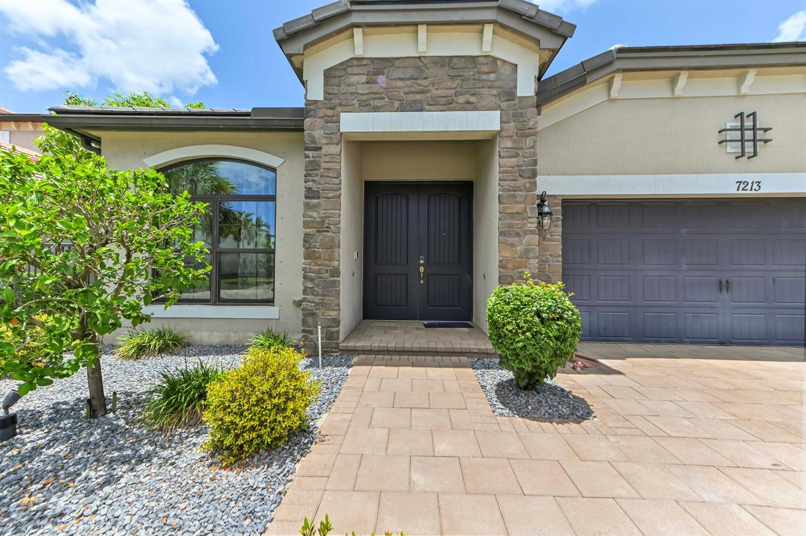7213 SANDGRACE Lane, Lake Worth FL 33463 photo 4