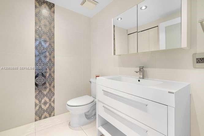 690 SW 1st Ct # 1506, Miami FL 33130 photo 2