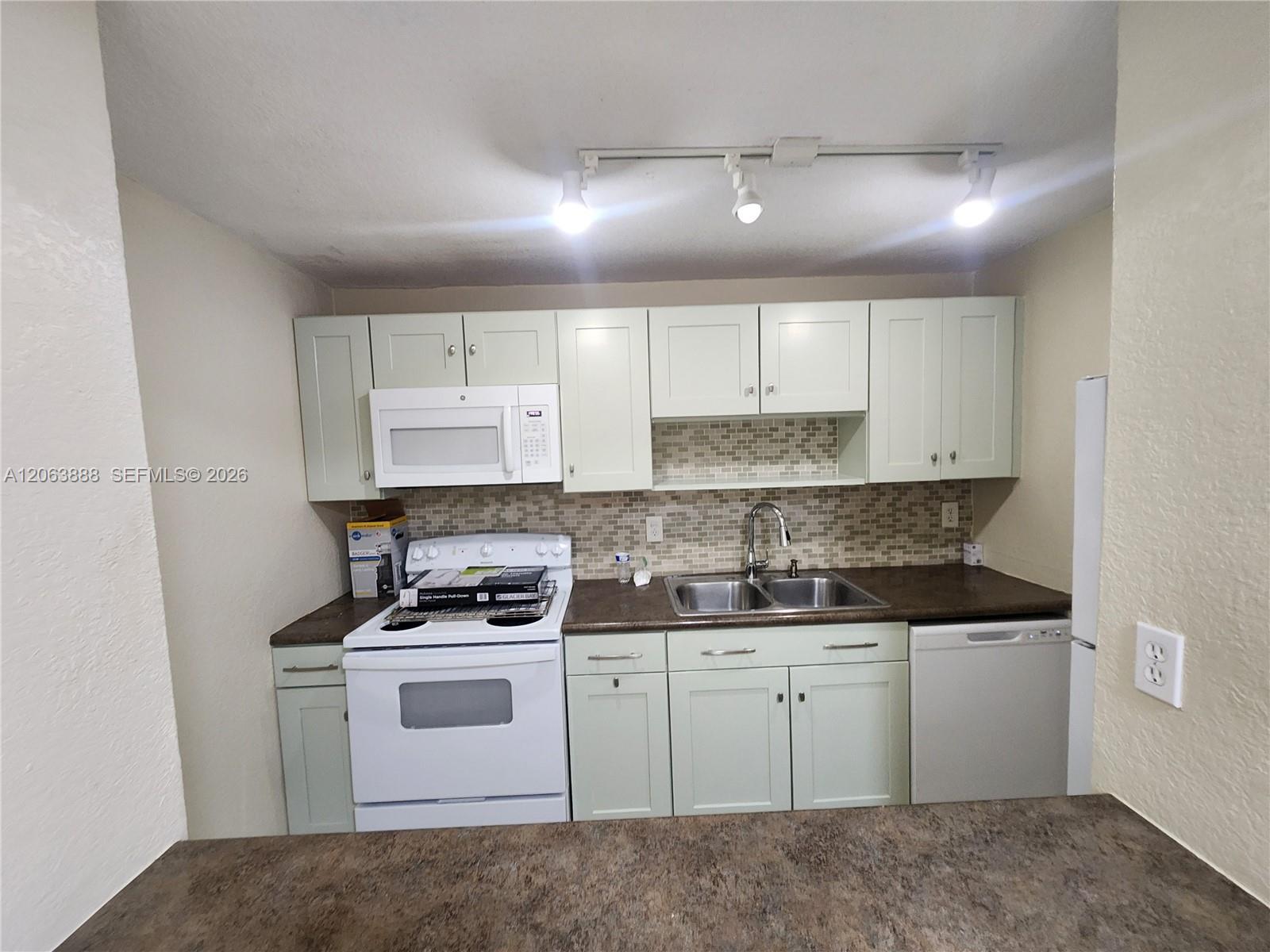 802 NW 87th Ave # 312, Miami FL 33172 photo 2