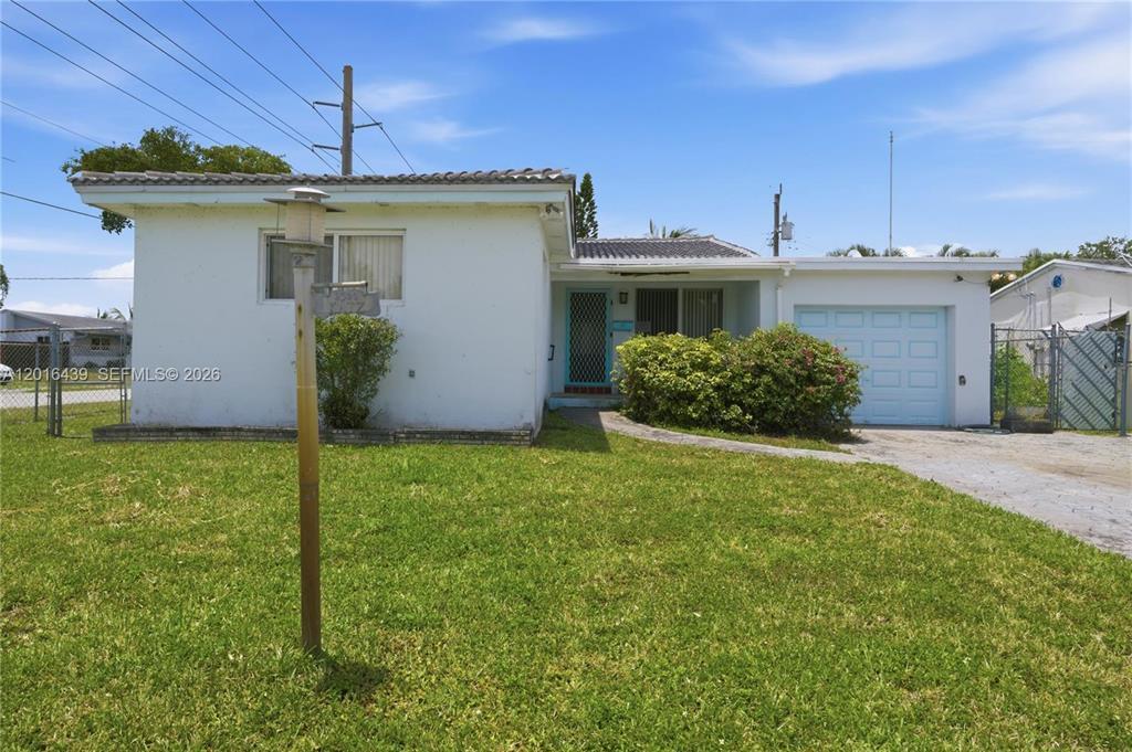 2300 N 57th Terrace, Hollywood FL 33021 photo 2