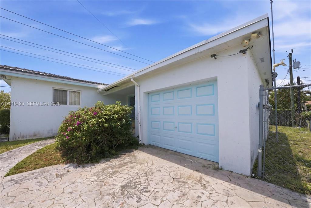 2300 N 57th Terrace, Hollywood FL 33021 photo 3