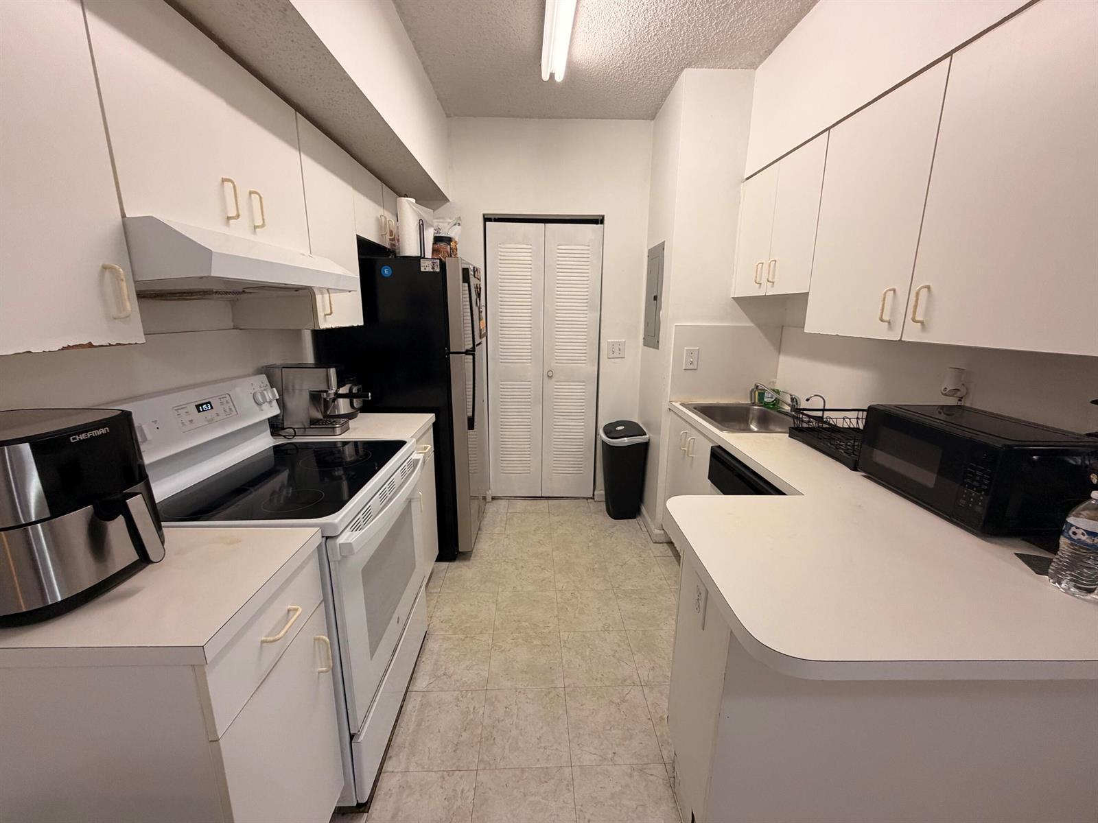 3271 Sabal Palm Manor # 106, Hollywood FL 33024 photo 4