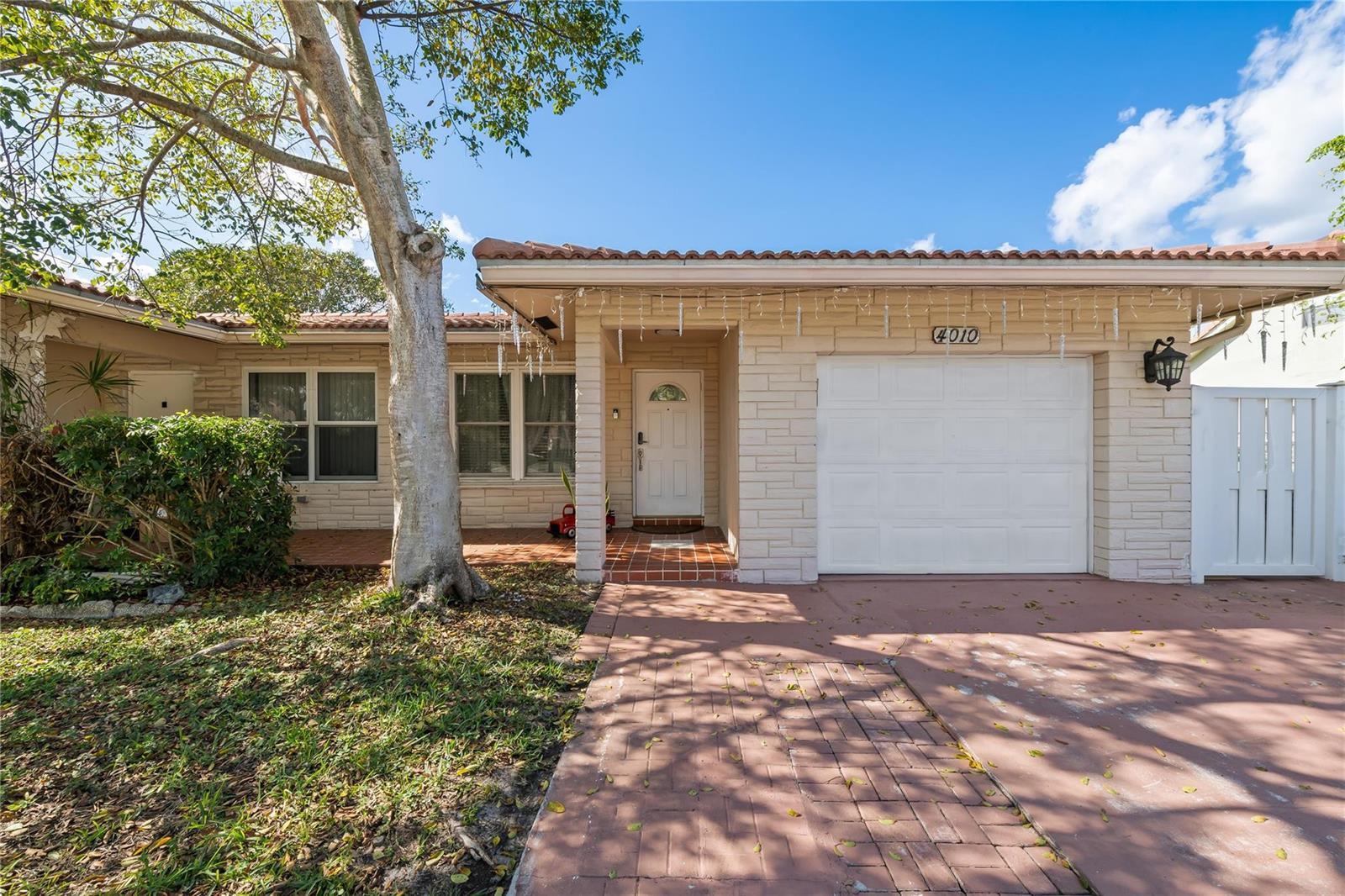 4010 CORAL SPRINGS Drive, Coral Springs FL 33065 photo 3