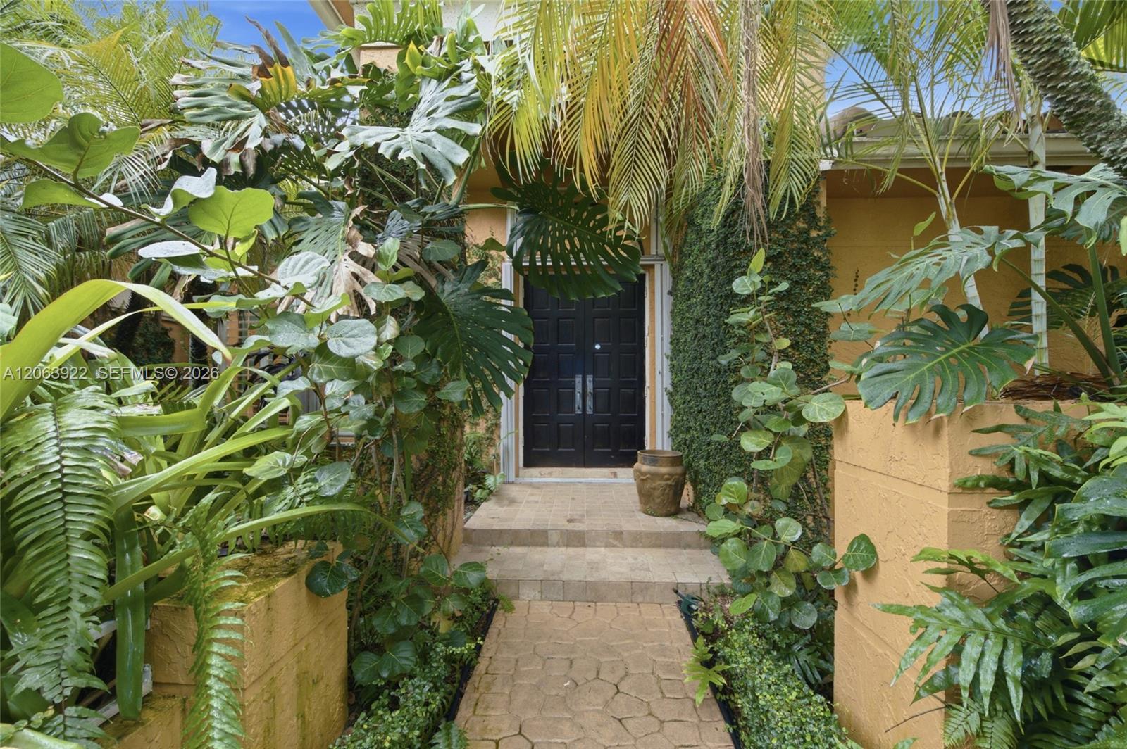 1028 Creekford Dr, Weston FL 33326 photo 2