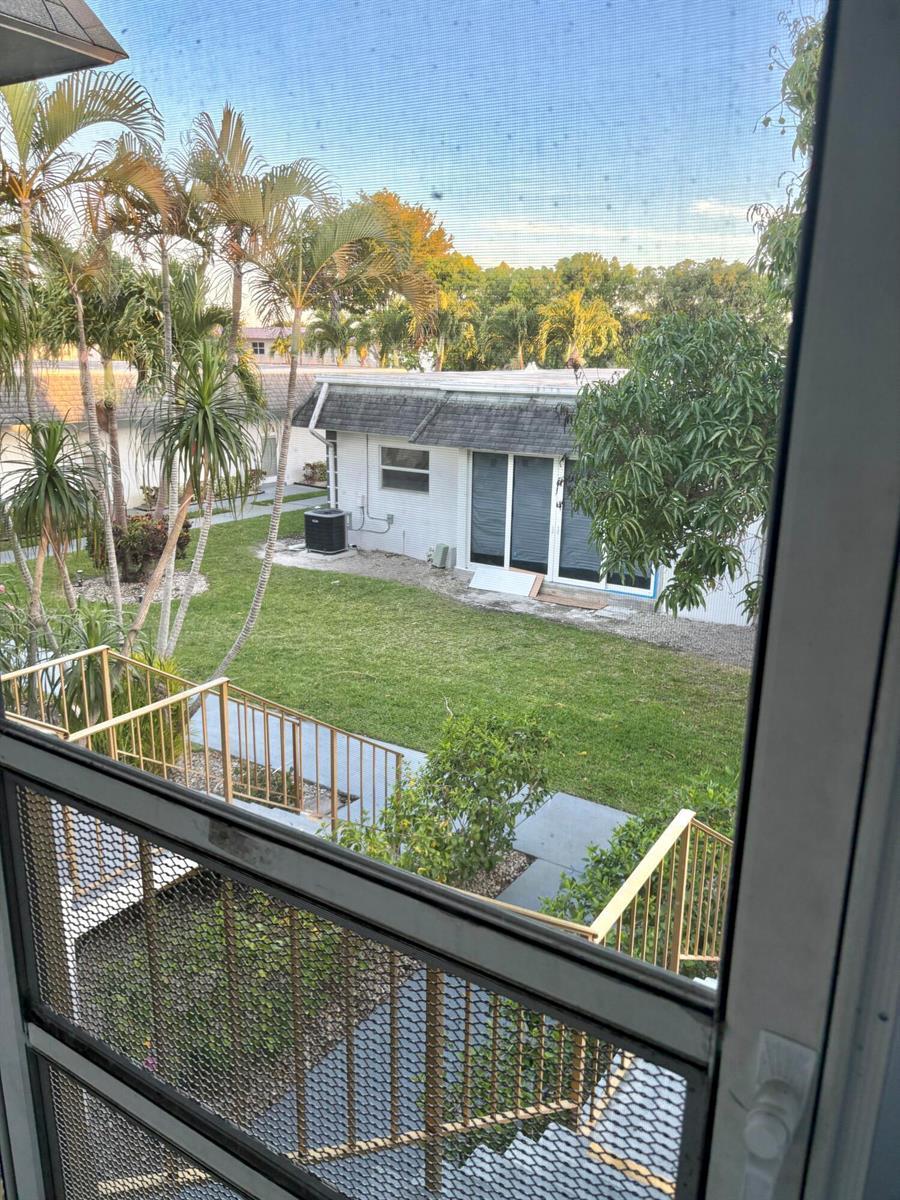 161 PLYMOUTH V, West Palm Beach FL 33417 photo 2