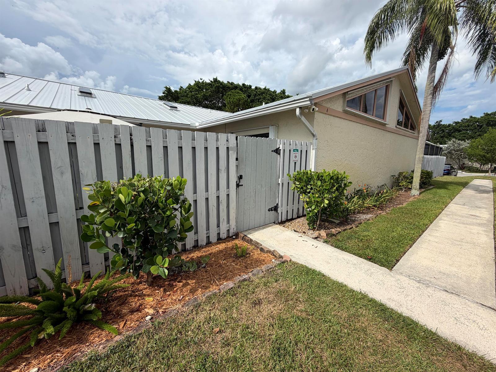 8847 THUMBWOOD Circle # A, Boynton Beach FL 33436 photo 3