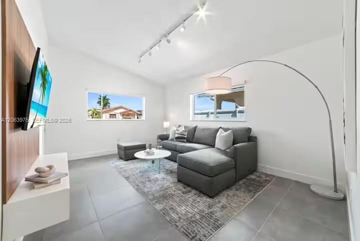 2776 W 71st Pl, Hialeah FL 33016 photo 5