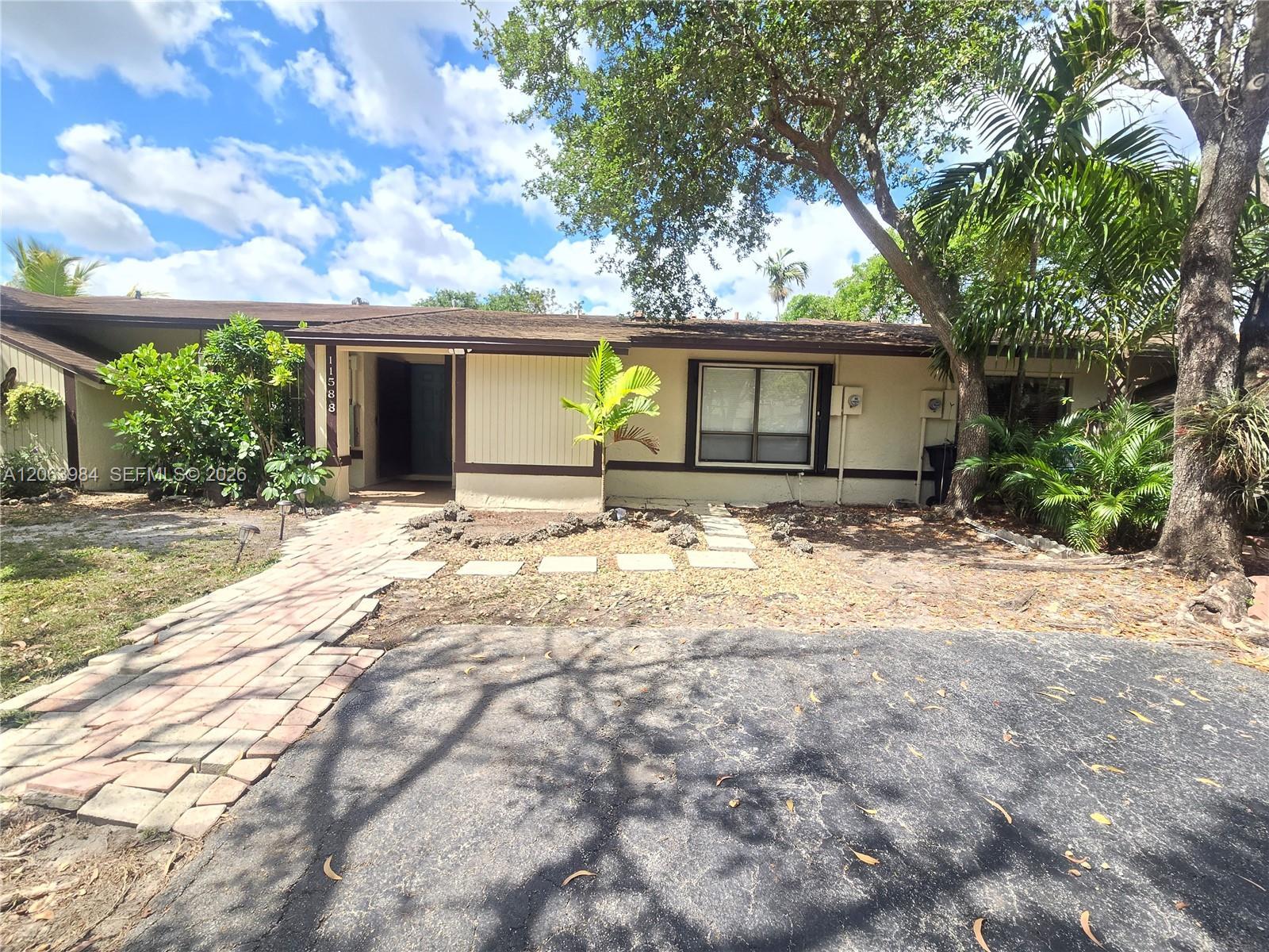 11588 SW 112th Ave, Miami FL 33176 photo 2