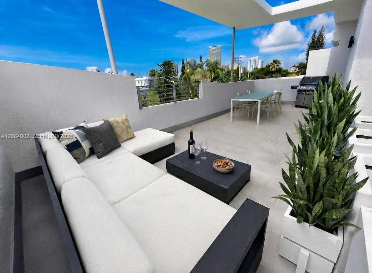 928 Pennsylvania Ave # 1, Miami Beach FL 33139 photo 2
