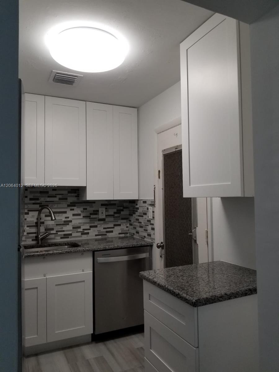 2990 NE 16th Ave # 105, Oakland Park FL 33334 photo 2