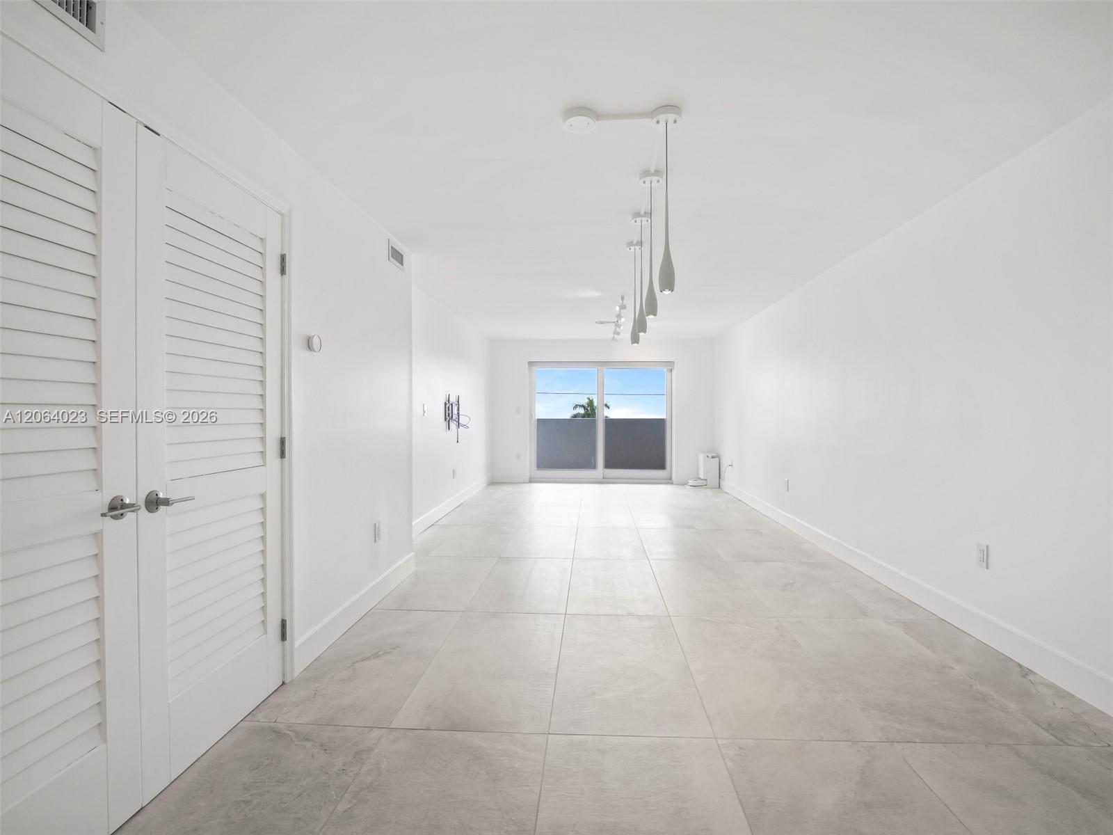 6725 Harding Ave # 504, Miami Beach FL 33141 photo 2