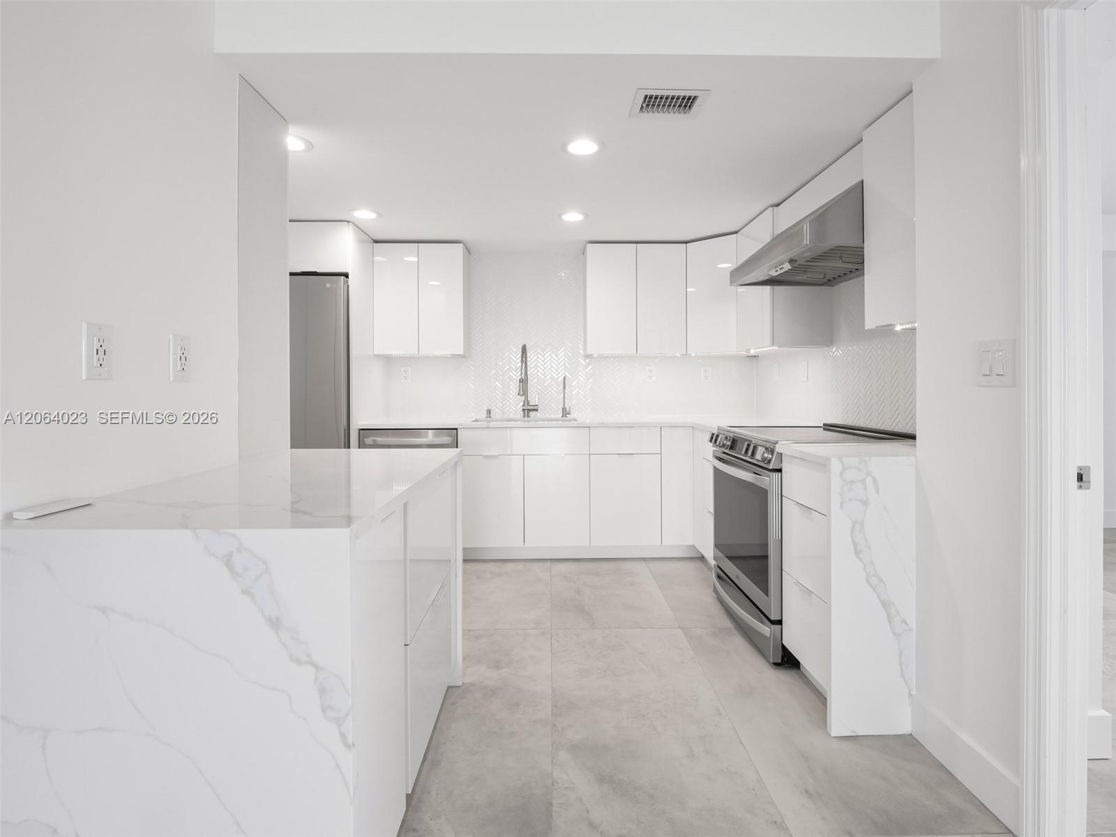 6725 Harding Ave # 504, Miami Beach FL 33141 photo 4