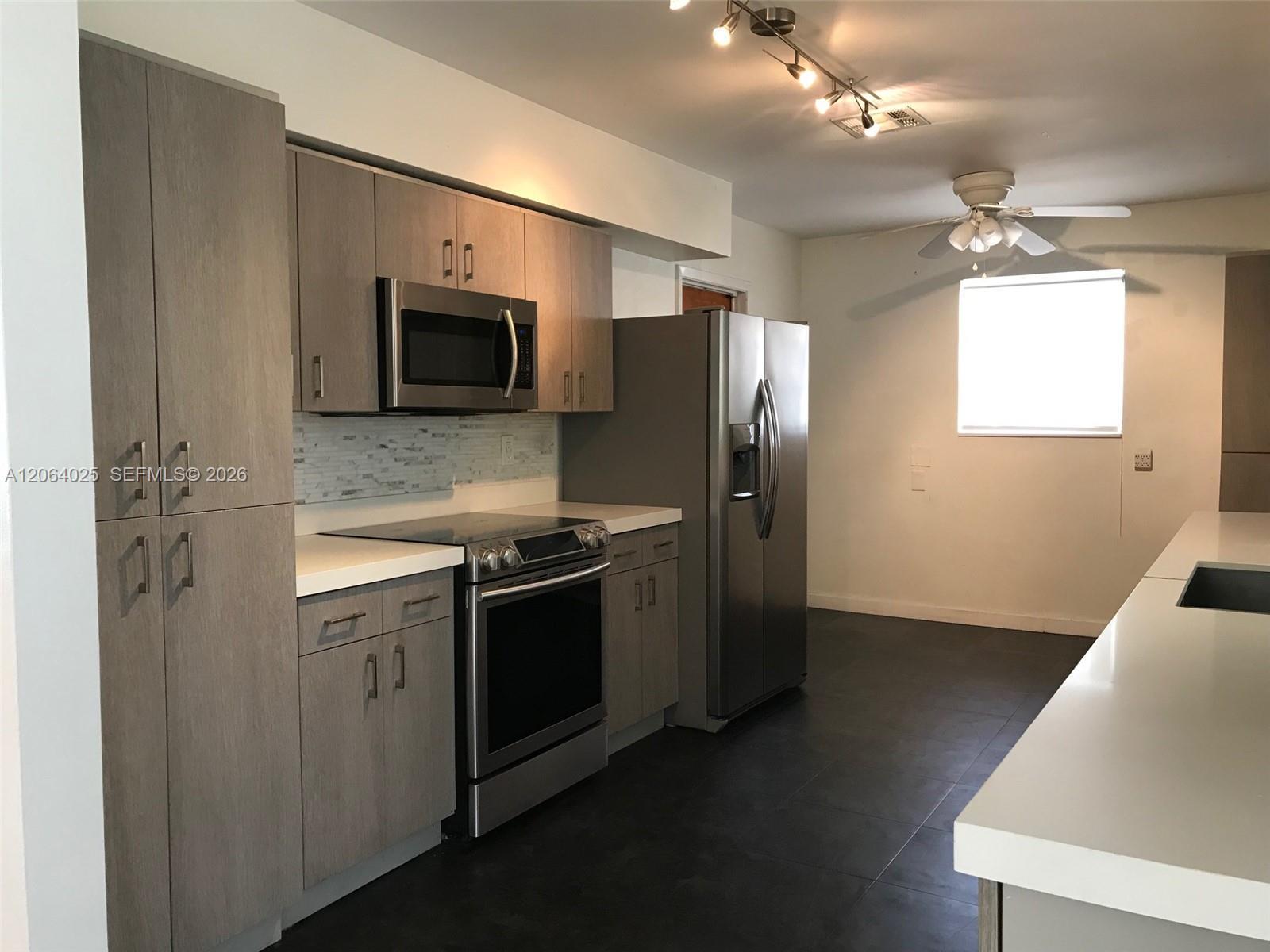 801 Albatross St, Miami Springs FL 33166 photo 4