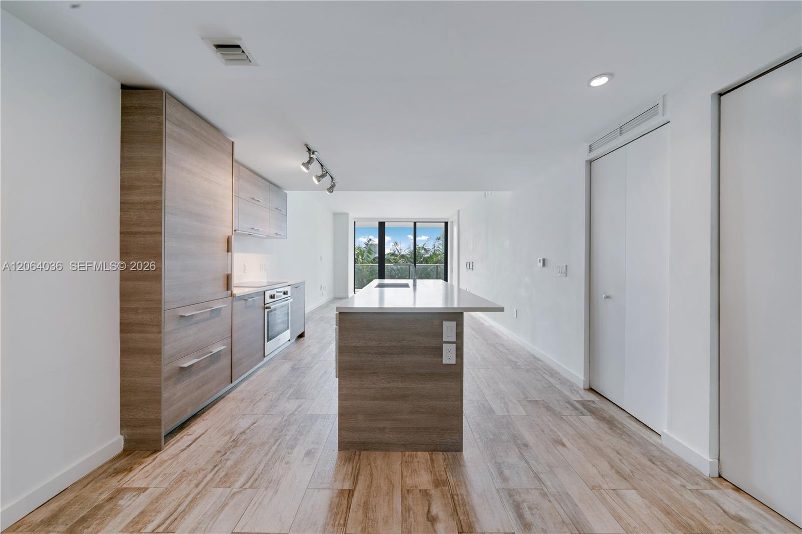 650 NE 32nd St # 802, Miami FL 33137 photo 4