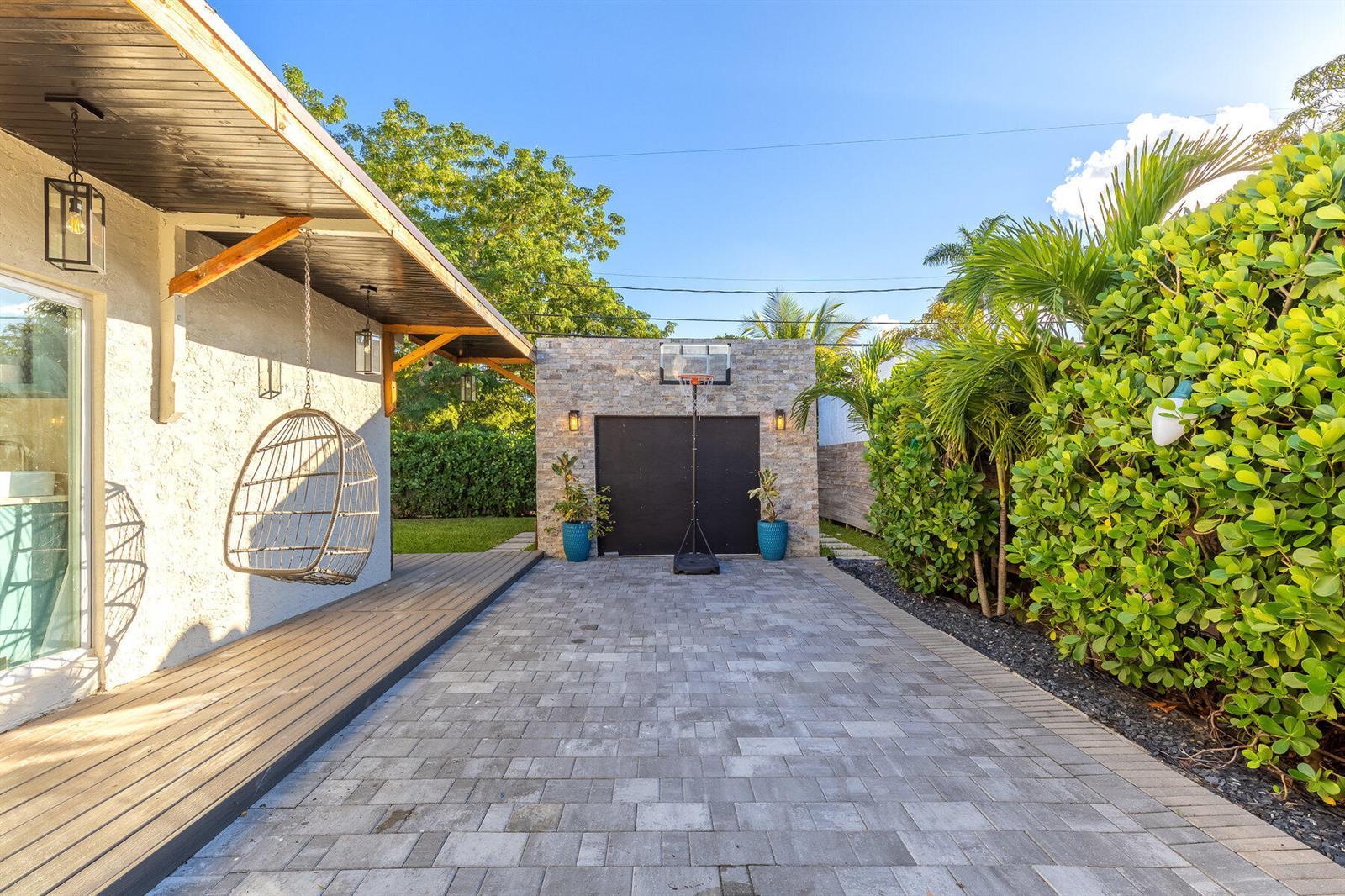 726 LYTLE Street, West Palm Beach FL 33405 photo 3