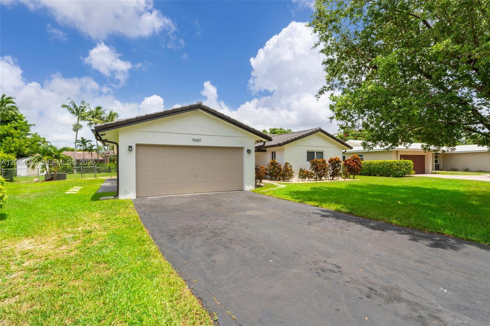 10661 NW 43rd Ct, Coral Springs FL 33065 photo 2