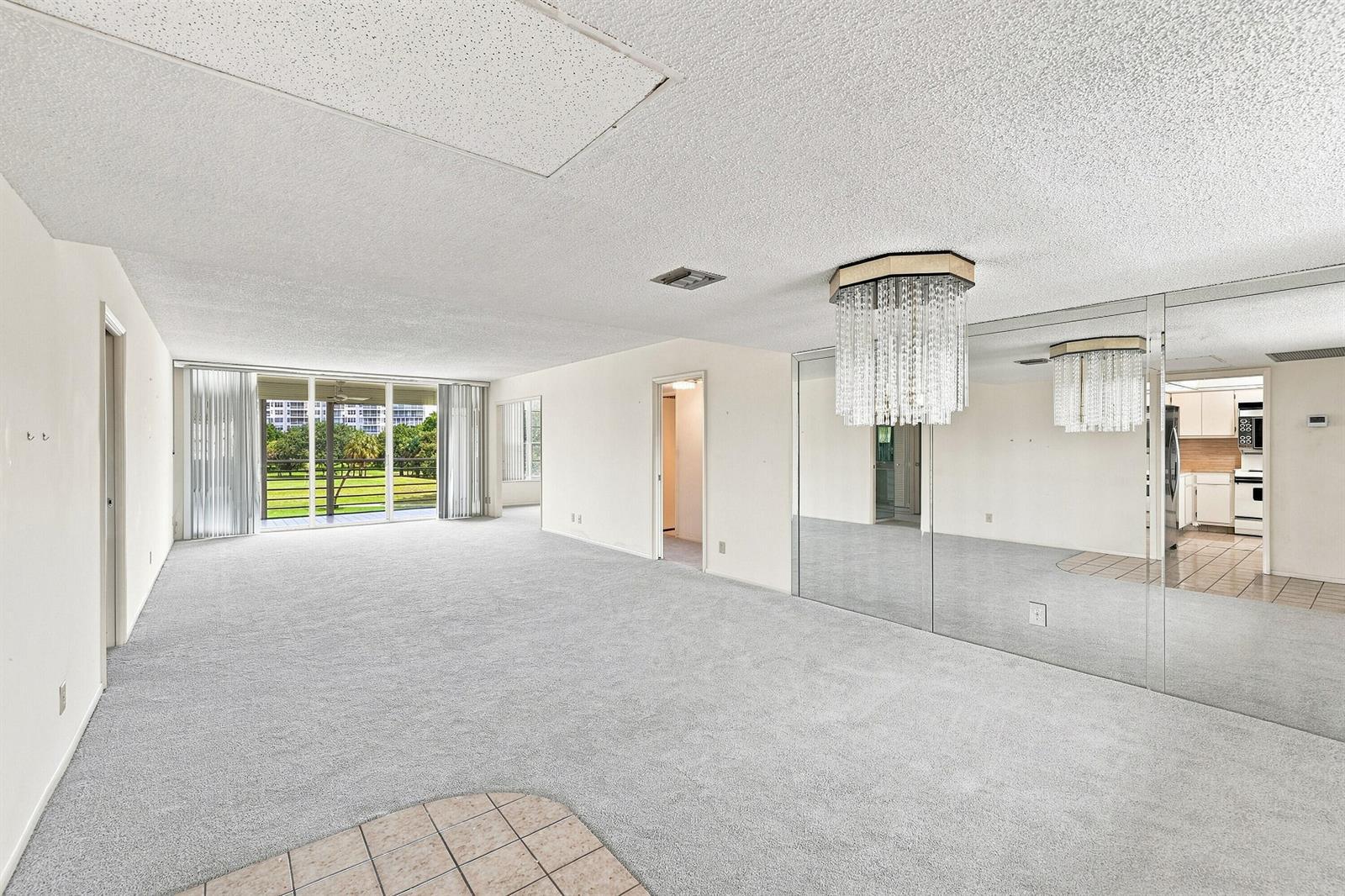 555 Oaks Lane # 303, Pompano Beach FL 33069 photo 4