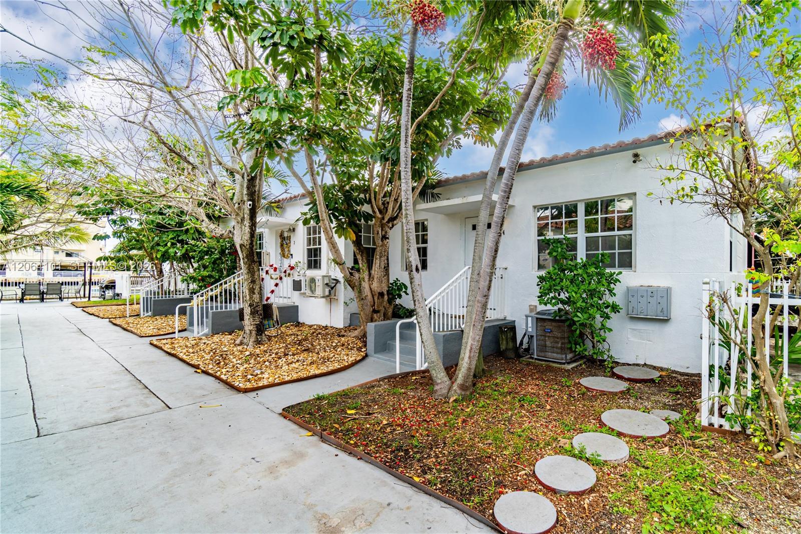 8335 E Crespi Blvd # 4, Miami Beach FL 33141 photo 2
