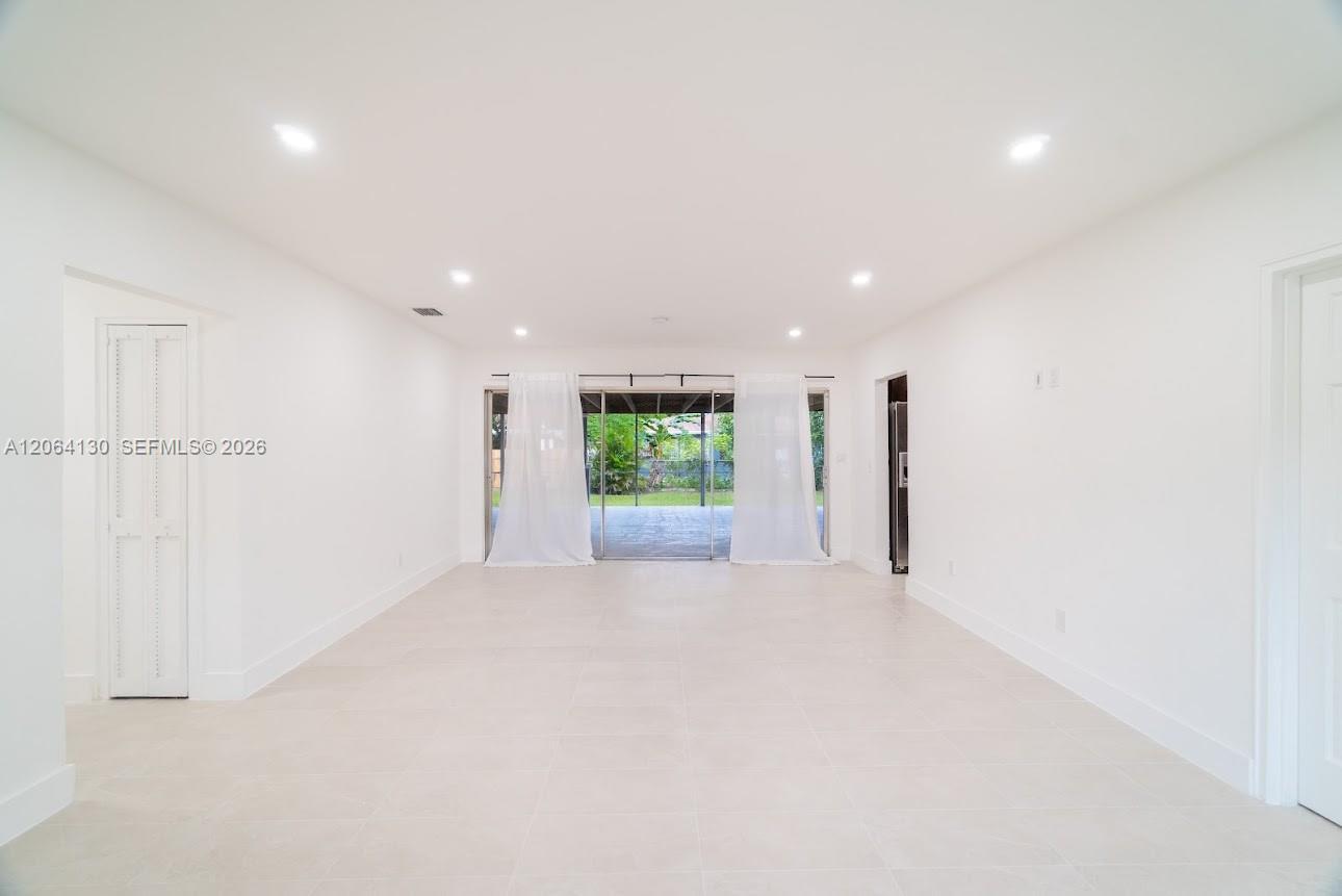 320 NE 160th St, Miami FL 33162 photo 5