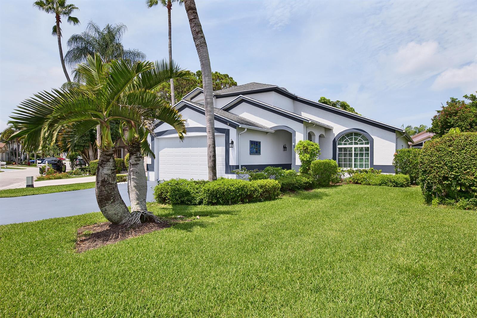 126 HAMMOCKS Drive, FL 33413
