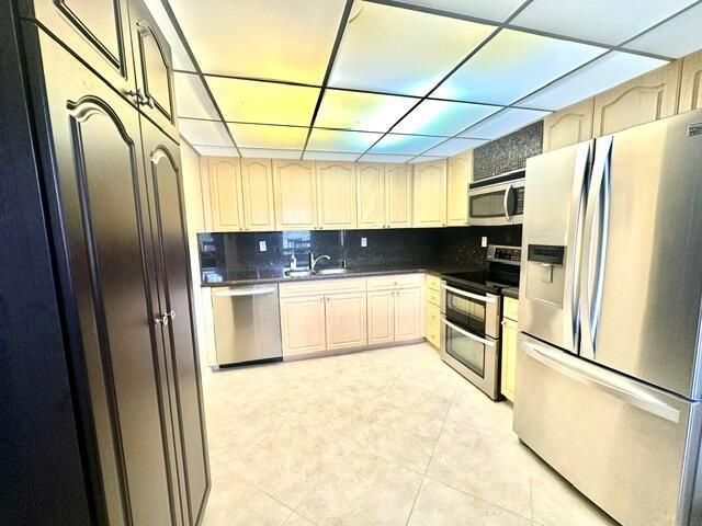 1049 Lincoln C, Boca Raton FL 33434 photo 3