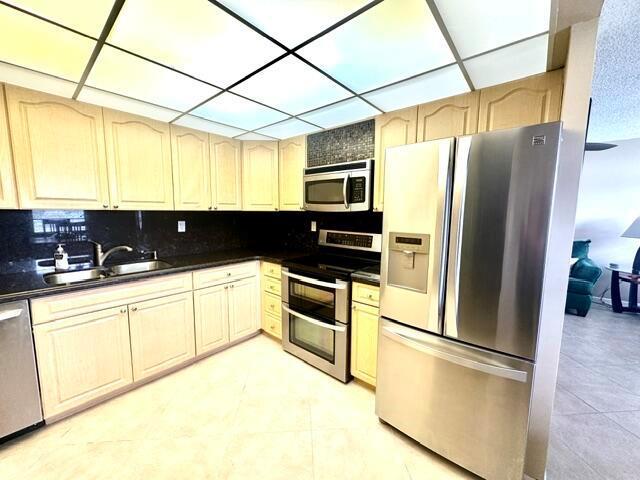 1049 Lincoln C, Boca Raton FL 33434 photo 5