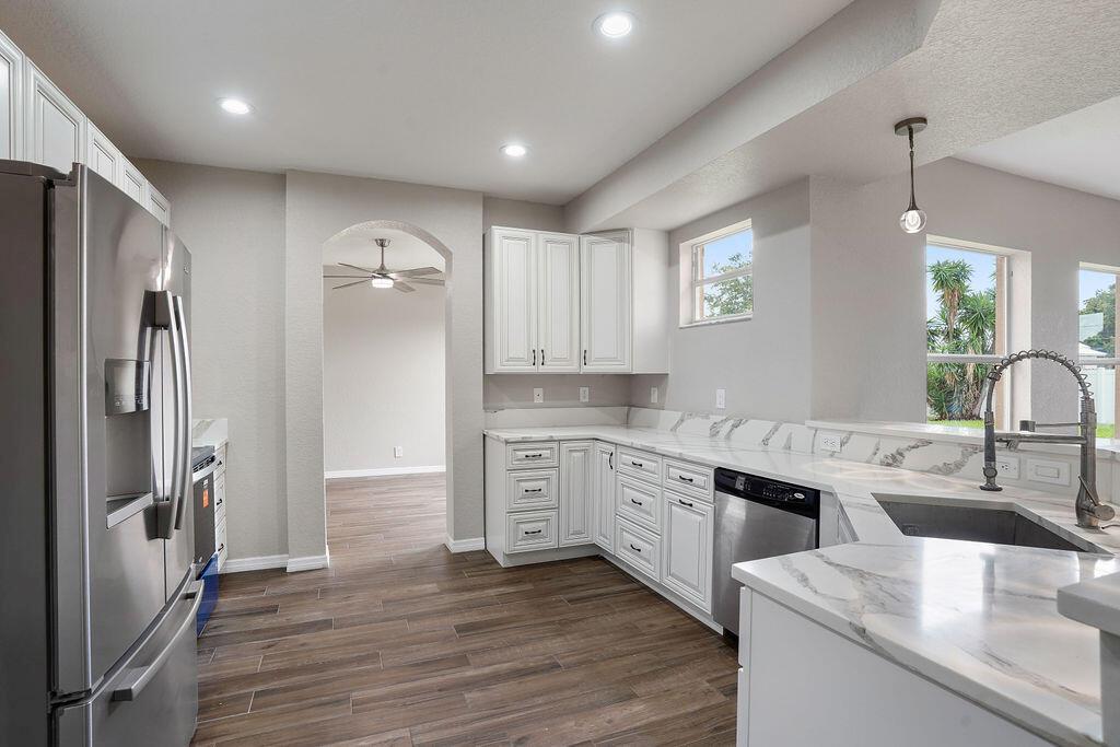 942 SW IDOL Avenue, Port St. Lucie FL 34953 photo 4