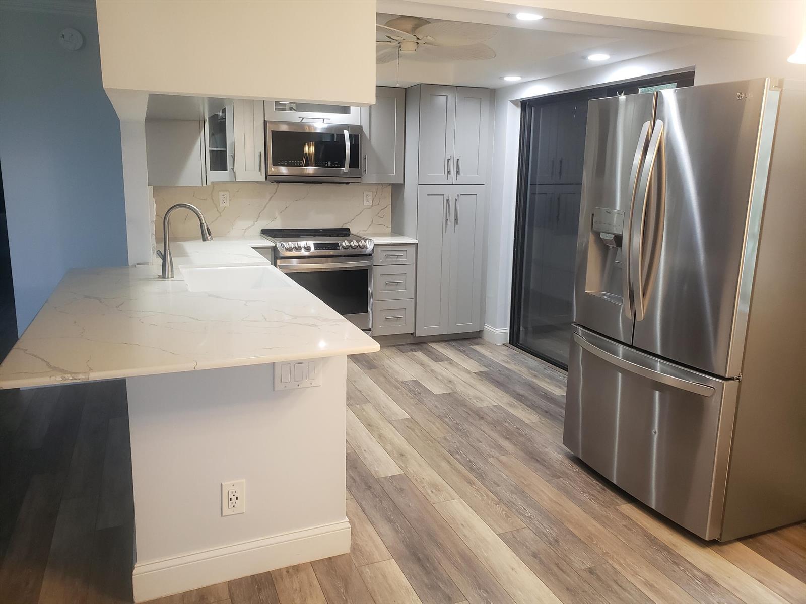 54 Piedmont B, Delray Beach FL 33484 photo 2