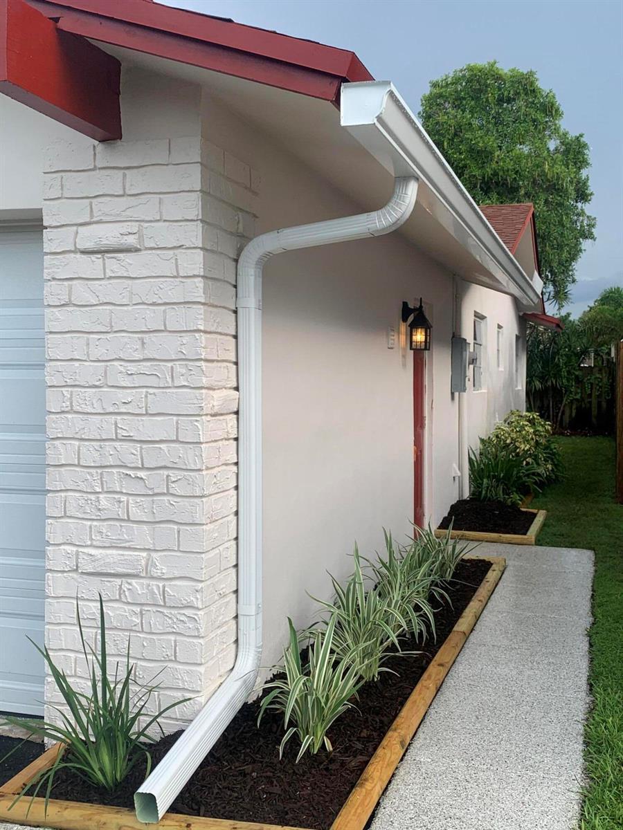 9350 NW 38th Place, Sunrise FL 33351 photo 4