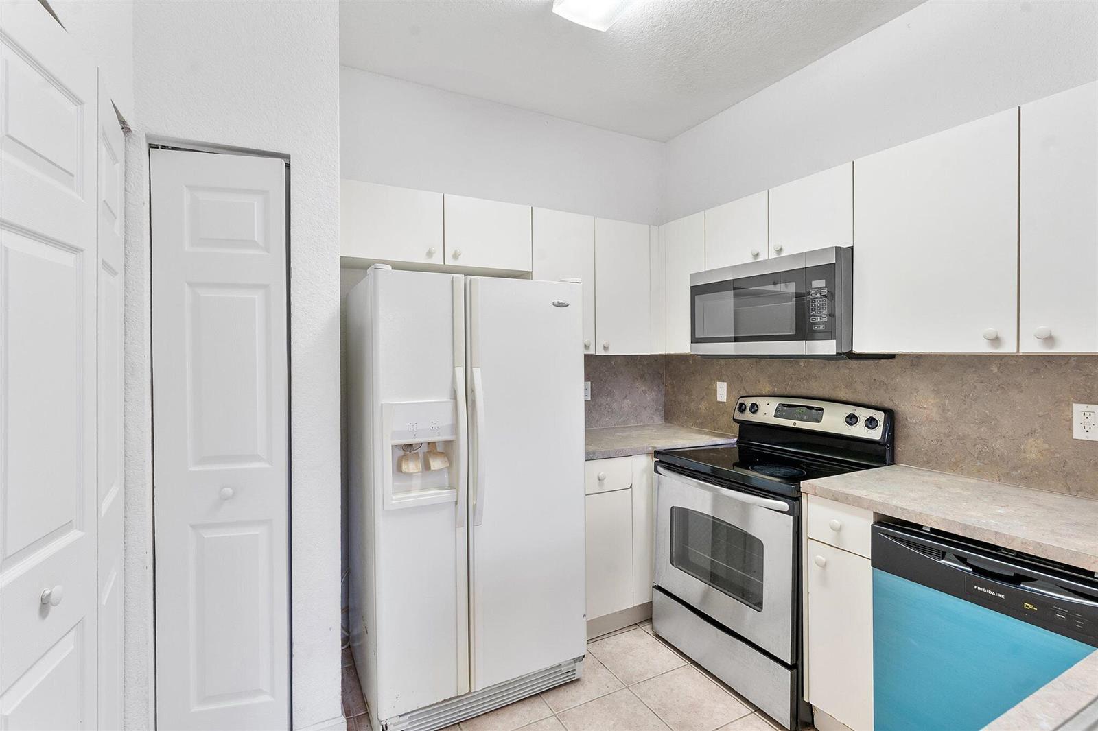 1407 S SANTA CATALINA Circle, North Lauderdale FL 33068 photo 3
