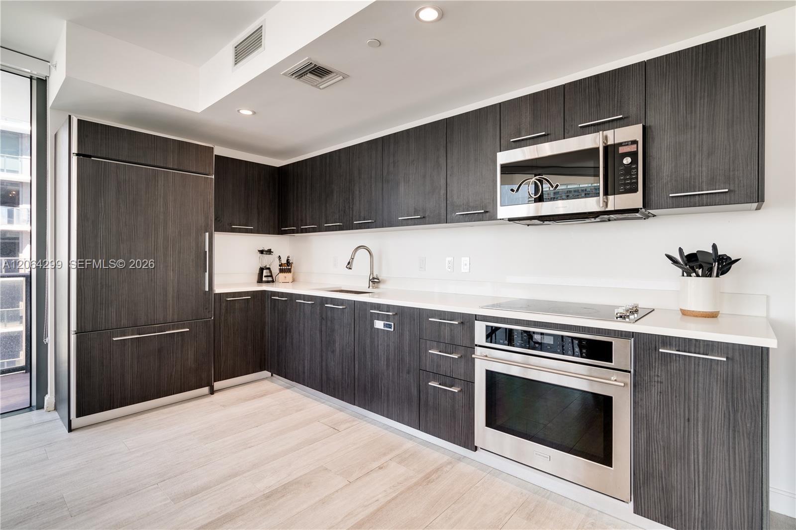 45 SW 9th St # 2306, Miami FL 33130 photo 3