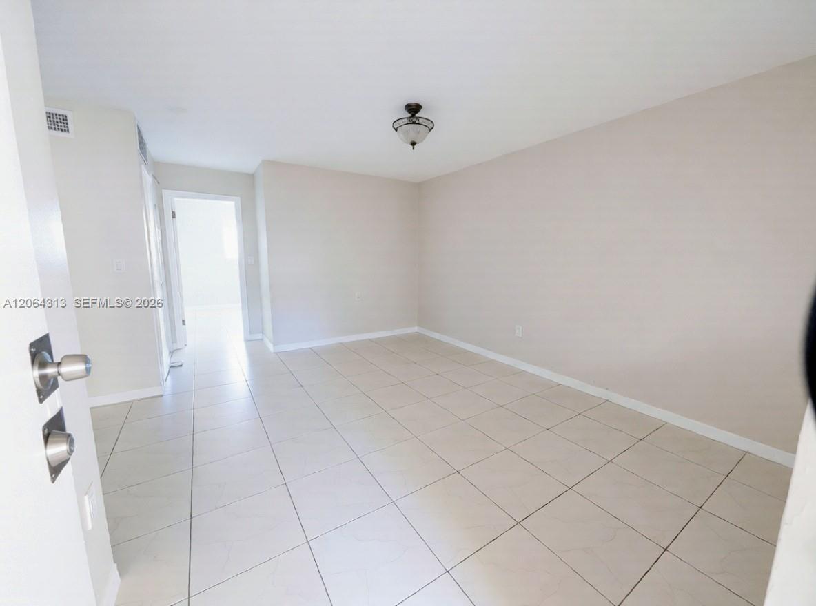 1525 NW 19th Ter # 23, Miami FL 33125 photo 2