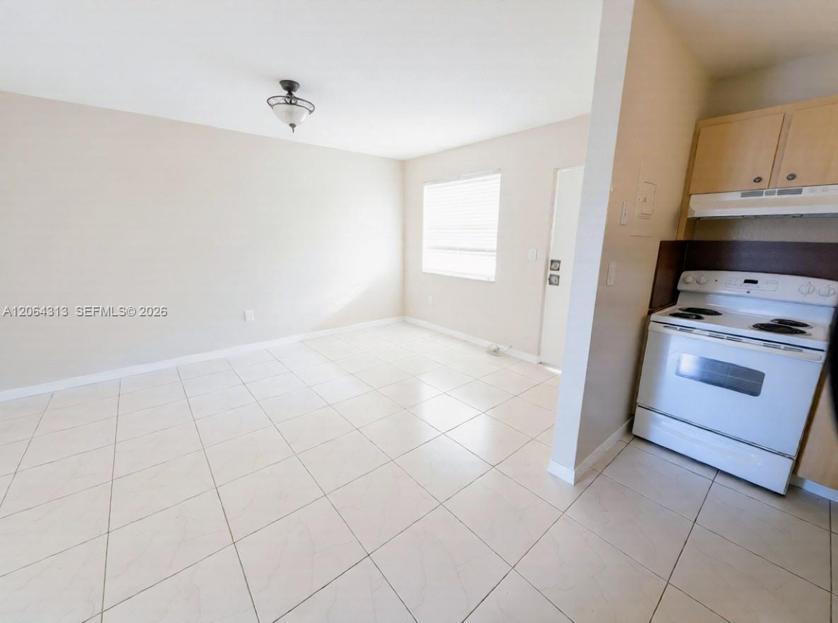 1525 NW 19th Ter # 23, Miami FL 33125 photo 3