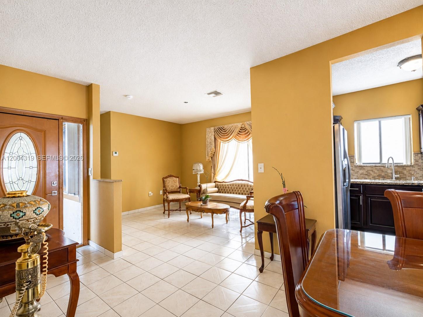 18772 NW 80th Ct, Hialeah FL 33015 photo 4