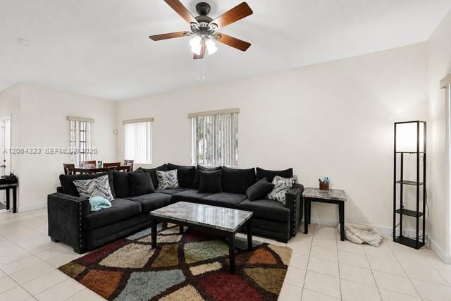385 NE 31st Ave, Homestead FL 33033 photo 2