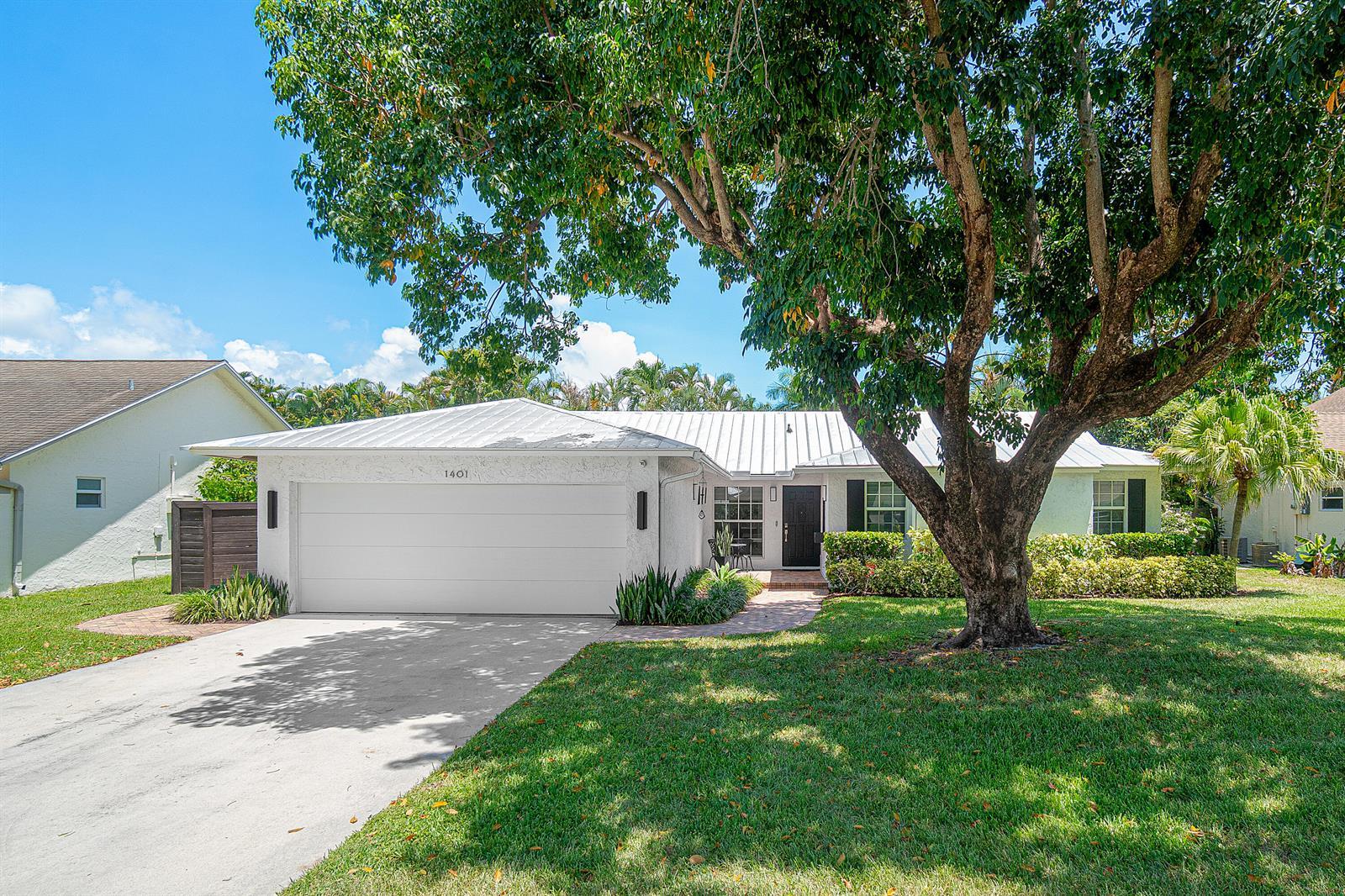 1401 Hummingbird Drive, Delray Beach FL 33444 photo 2