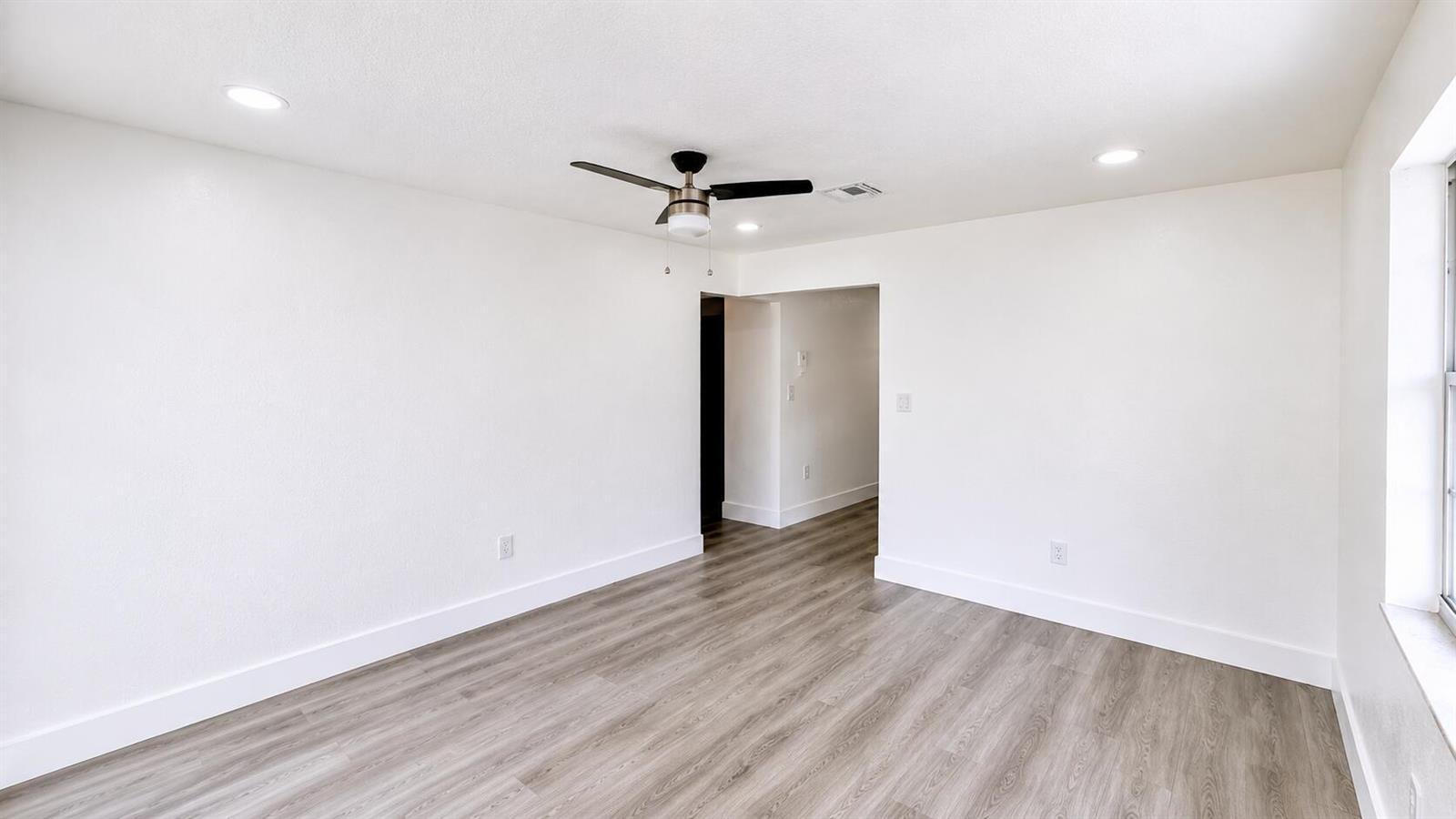 528 E Lakewood Road # B, West Palm Beach FL 33405 photo 2