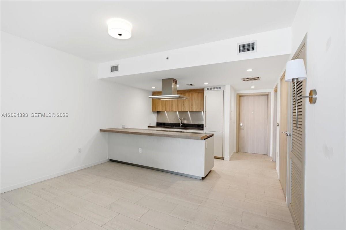 1000 Brickell Plz # 3303, Miami FL 33131 photo 2