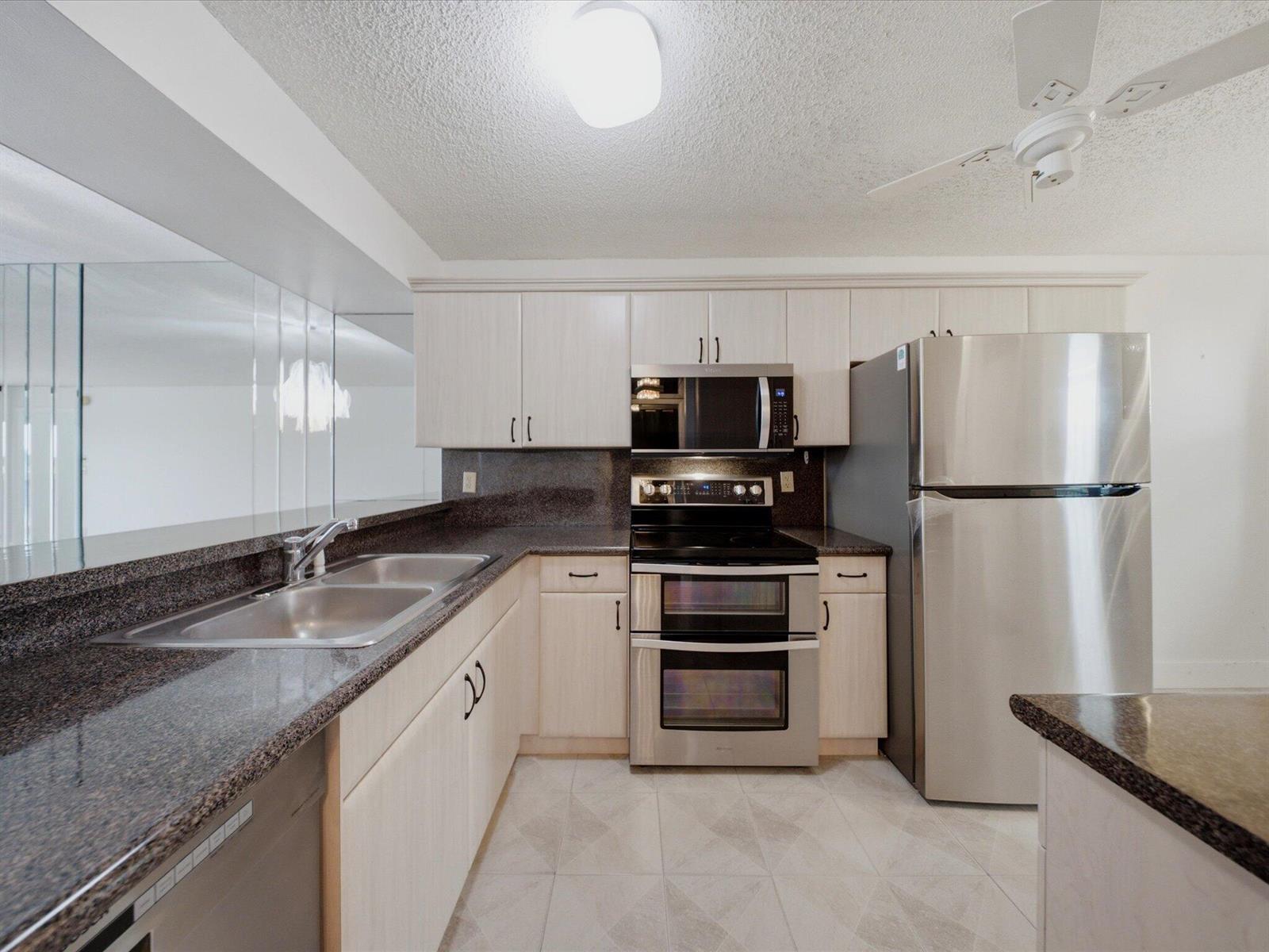 6539 CORAL LAKE Drive # 403, Margate FL 33063 photo 4